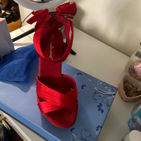 Platform heels - Picture 1 of 3